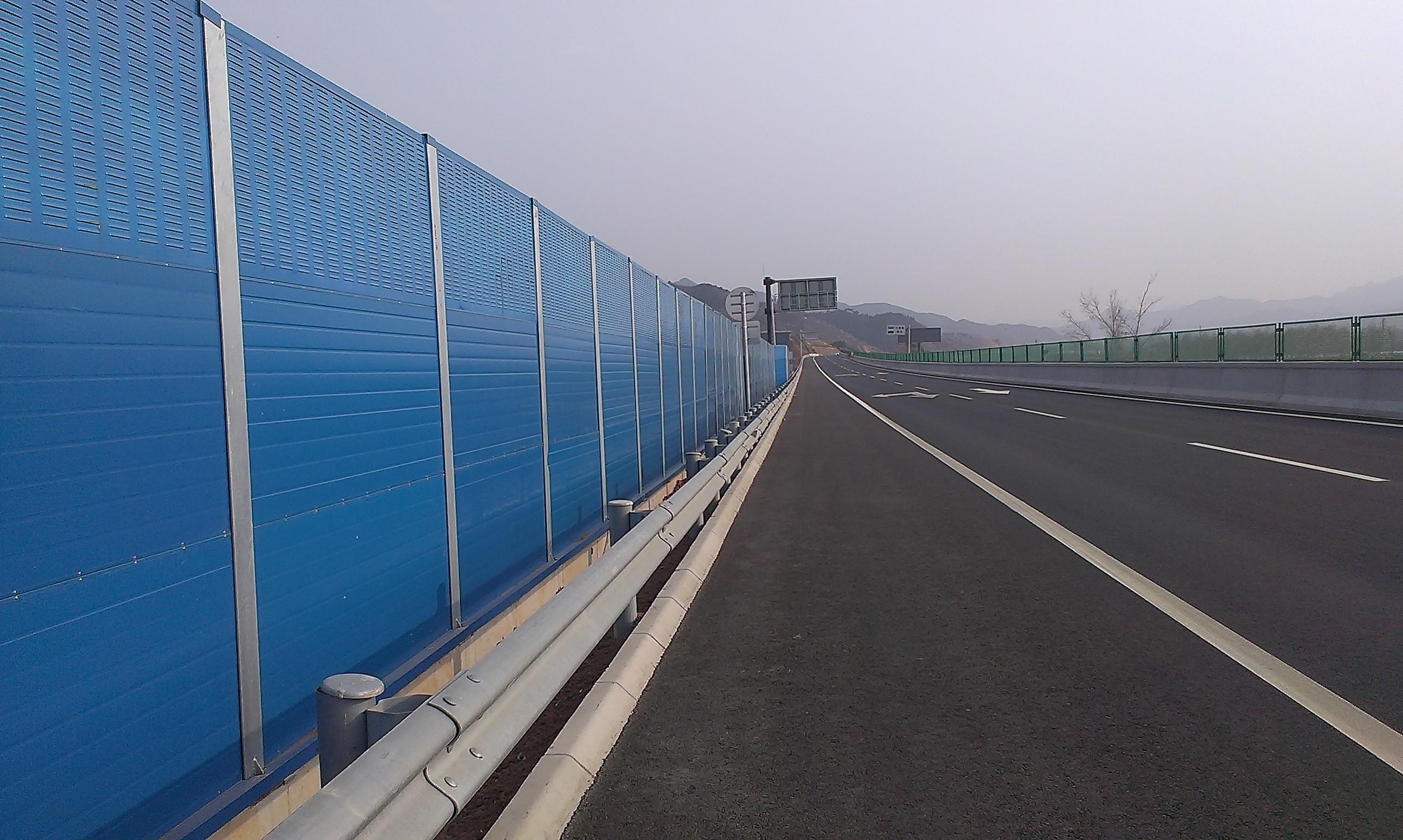 <a href=http://m.mypgl.com/news_article?news_id=136>公路聲屏障</a>