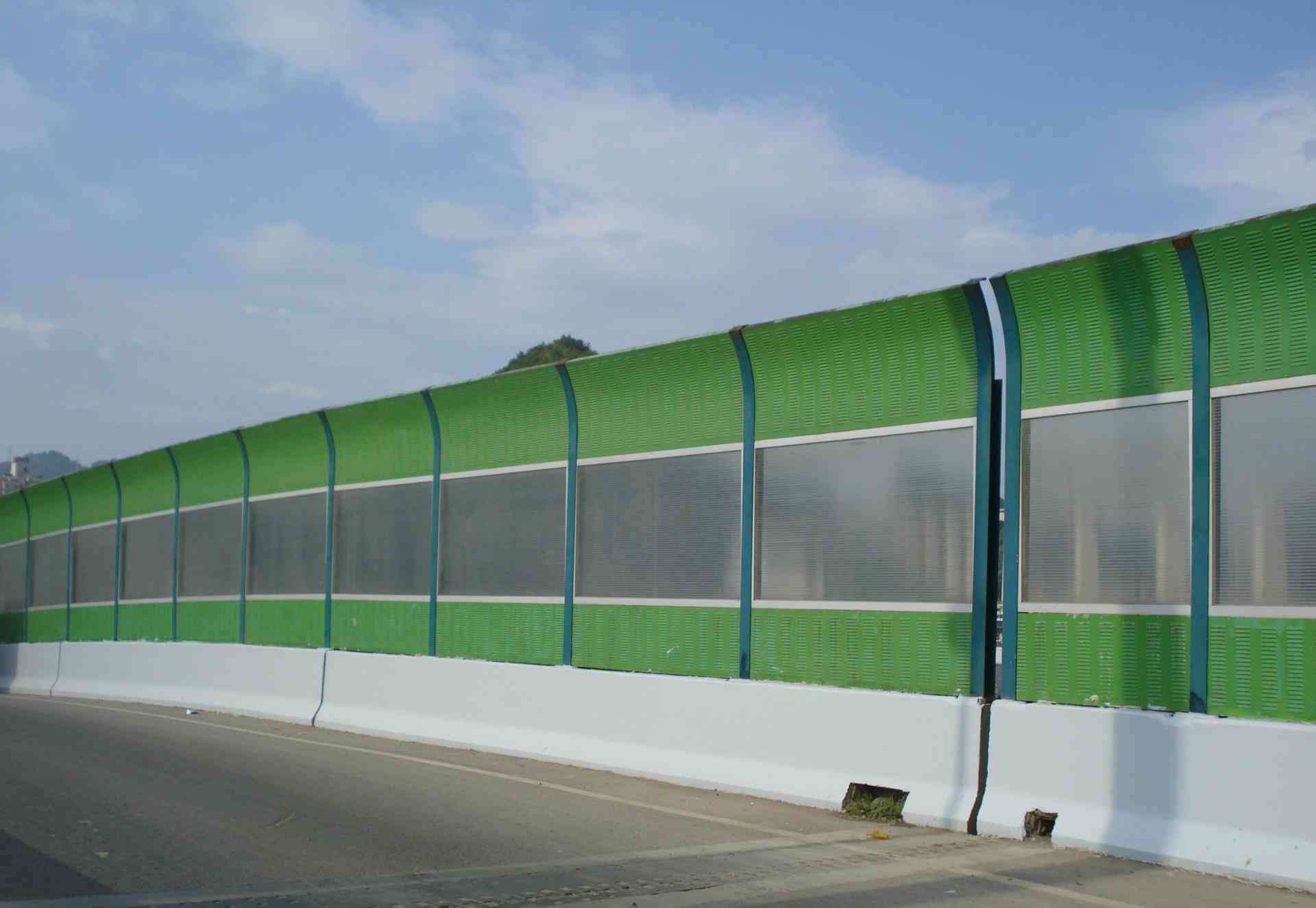 <a href=http://m.mypgl.com/news_article?news_id=139>公路聲屏障</a>