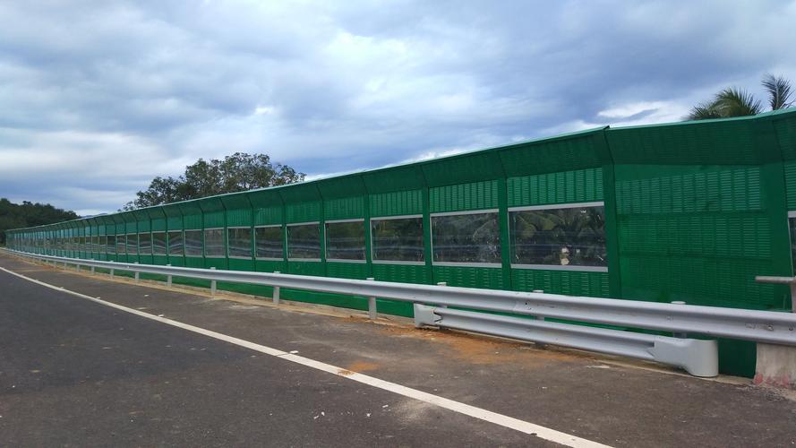 <a href=http://m.mypgl.com/news_article?news_id=144>天津道路聲屏障</a>